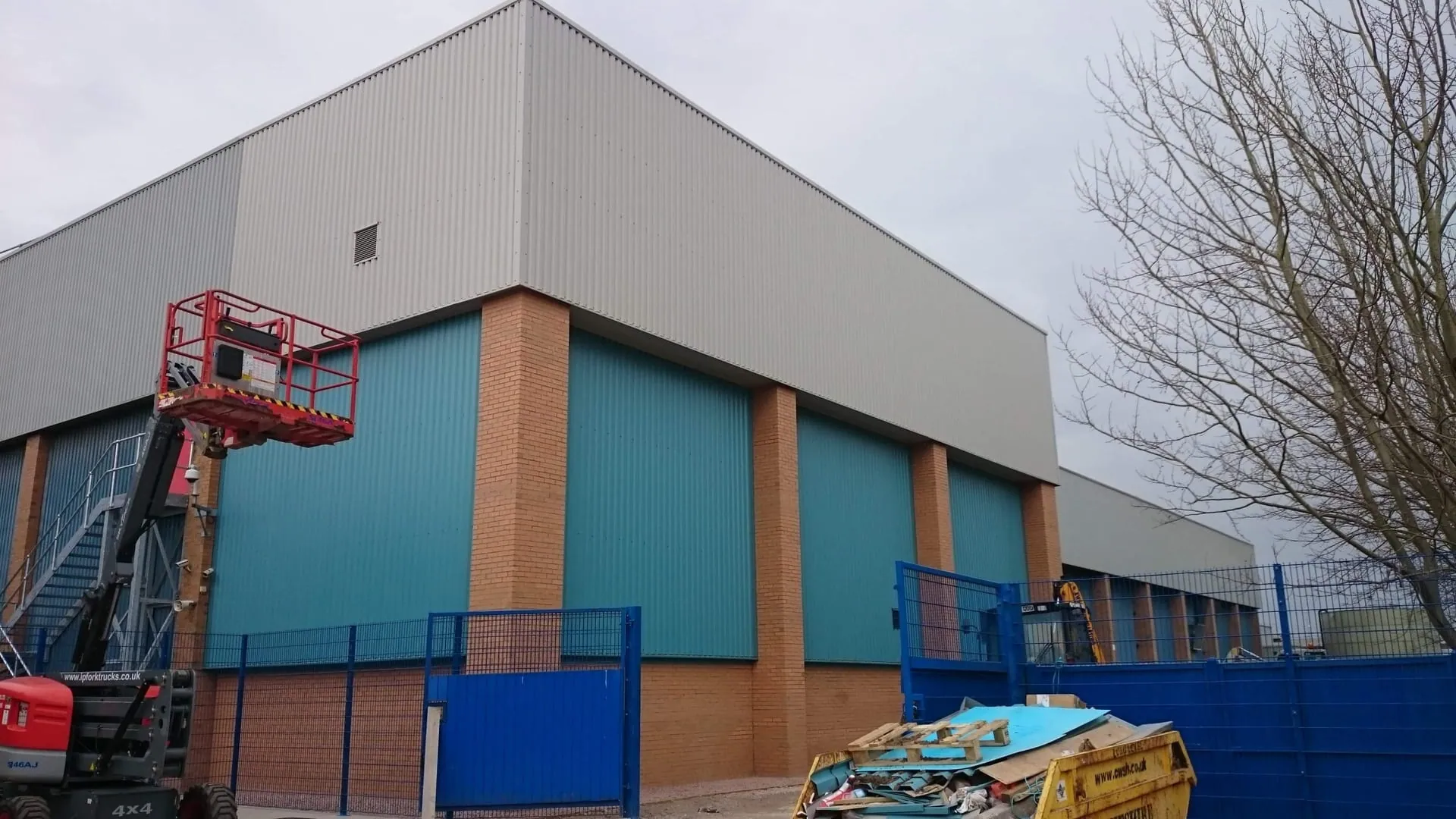 Structural steelwork for a building extension
